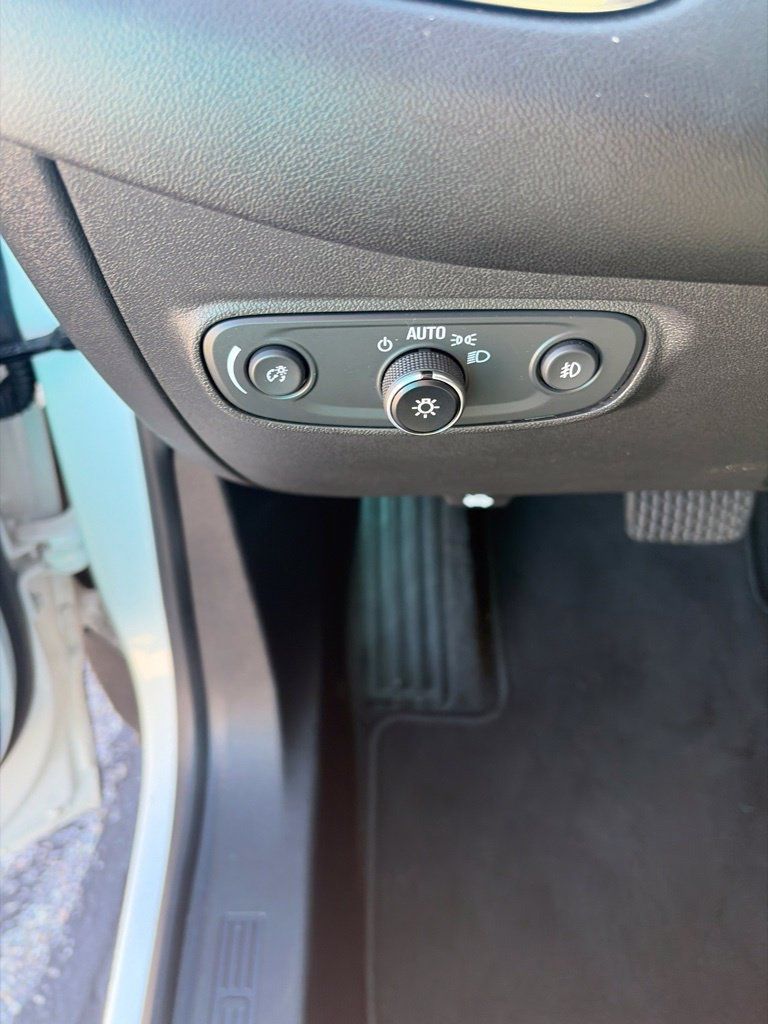 Used 2020 Chevrolet Equinox LT AWD/4WD image 15
