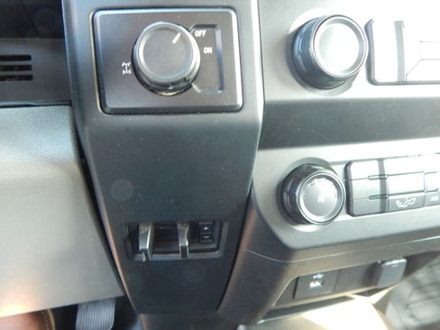 Used 2019 Ford F150 XL image 25