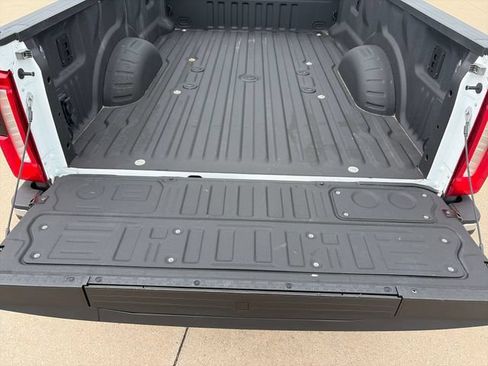 Used 2025 Ford F350 Lariat w/ Lariat Ultimate Package AWD/4WD image 33