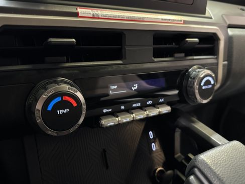 Used 2025 Toyota Tacoma SR5 AWD/4WD image 34