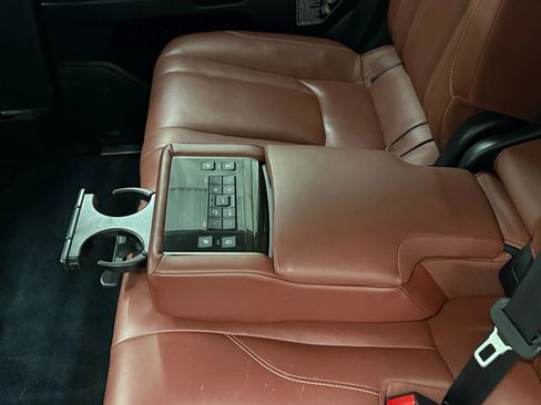 Used 2020 Lexus LX 570 4WD w/ 3rd Row & Luxury Pkg image 37