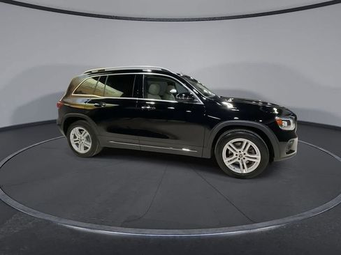 Used 2023 Mercedes-Benz GLB 250 4MATIC image 2