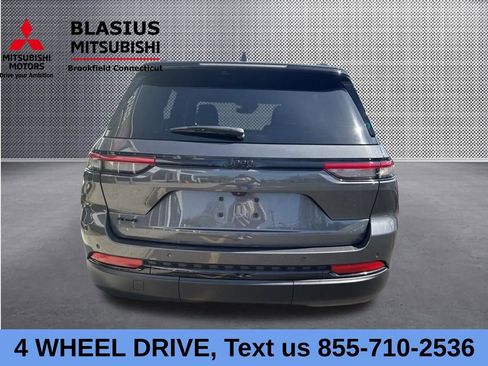 Used 2023 Jeep Grand Cherokee Altitude AWD/4WD image 8