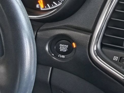 Used 2021 Jeep Grand Cherokee Laredo RWD image 12