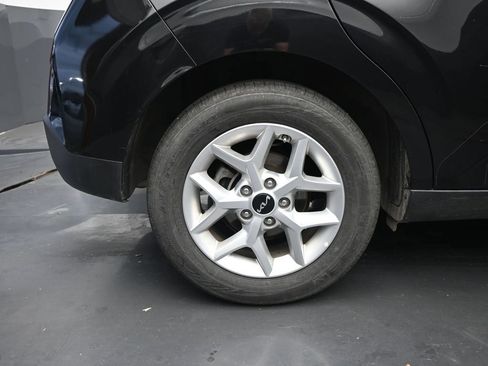 Used 2025 Kia Soul LX w/ LX Technology Package image 9