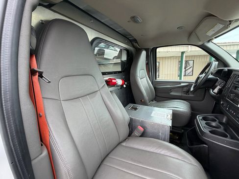 Used 2014 Chevrolet Express 2500 image 17