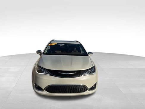 Used 2017 Chrysler Pacifica Limited image 2