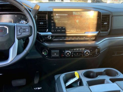 Used 2025 GMC Sierra 1500 SLT image 6