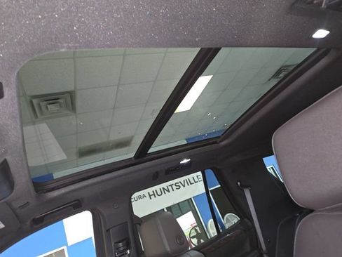 Used 2023 Chevrolet Tahoe Z71 w/ Z71 Off-Road Package AWD/4WD image 21