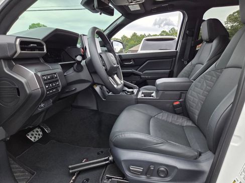 Used 2025 Toyota Tacoma TRD Sport w/ TRD Sport Premium Package AWD/4WD image 5