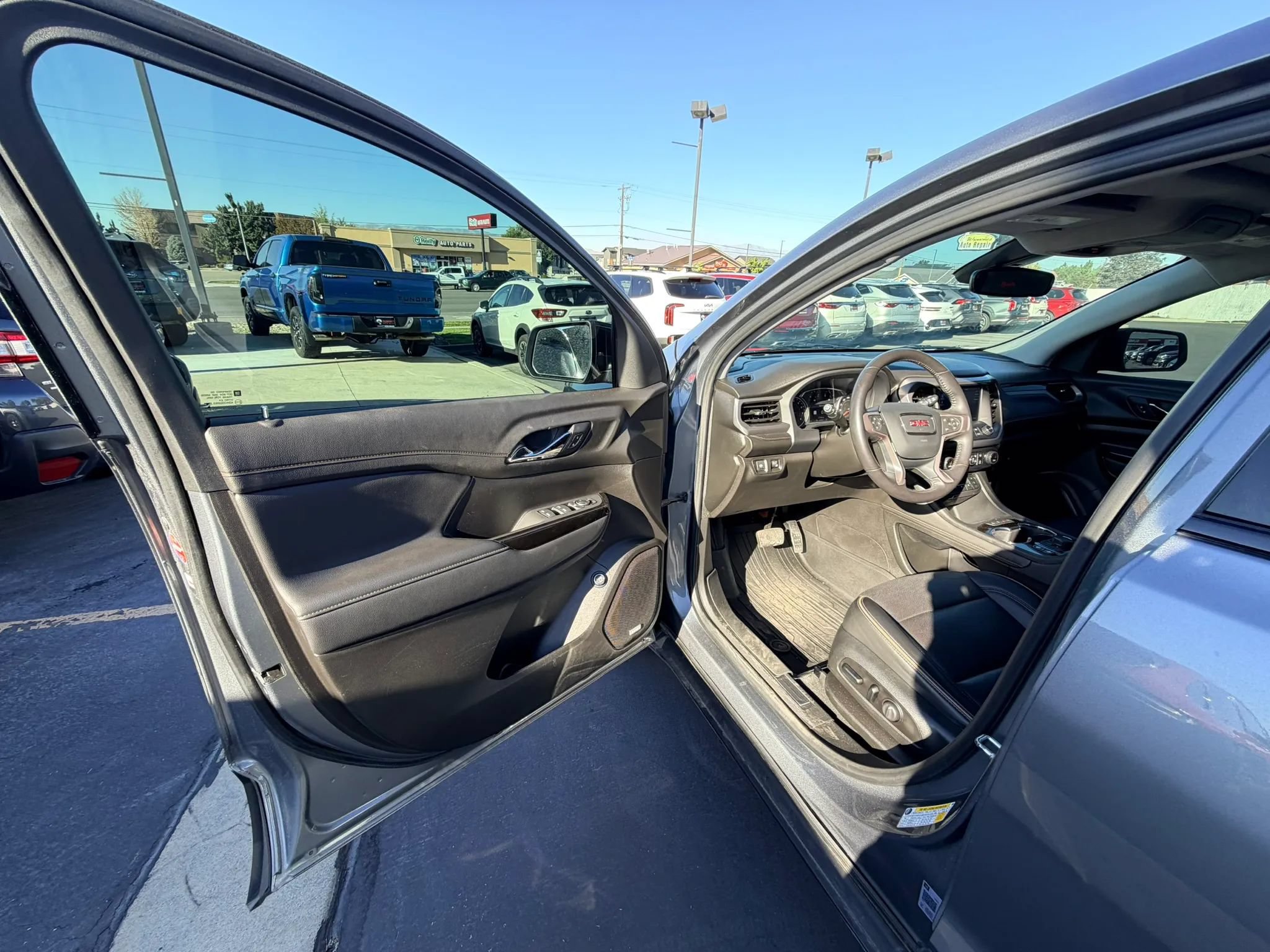 Used 2021 GMC Acadia AT4 w/ Trailering Package AWD/4WD image 9