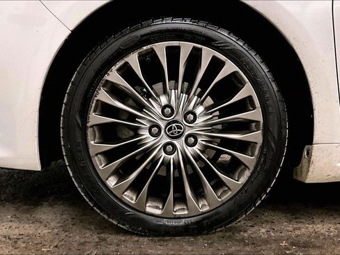 Used 2016 Toyota Avalon Limited image 8