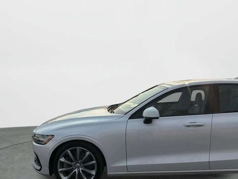 Used 2019 Volvo S60 T6 Momentum w/ Multimedia Package AWD/4WD image 32