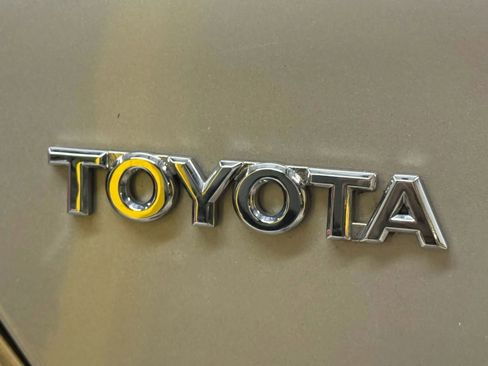 Used 2004 Toyota Avalon XLS image 13