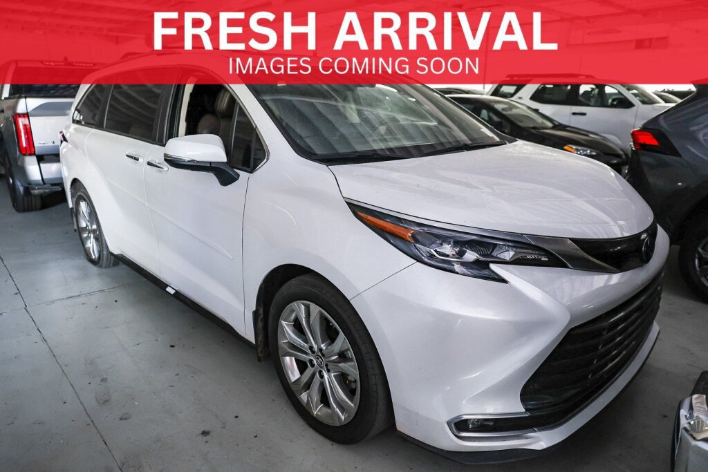 Certified 2024 Toyota Sienna Platinum FWD image 1