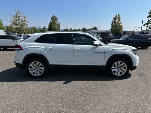 Used 2020 Volkswagen Atlas Cross Sport SE w/ Panoramic Sunroof Package AWD/4WD image 7