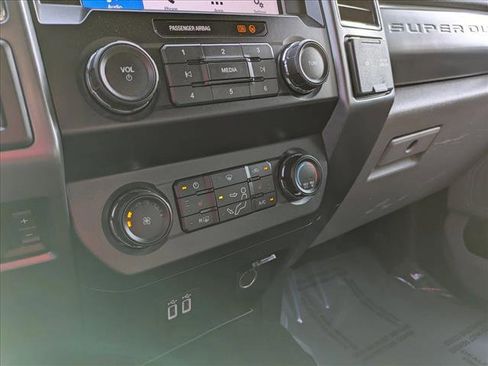 Used 2019 Ford F250 XLT w/ XLT Premium Package image 14