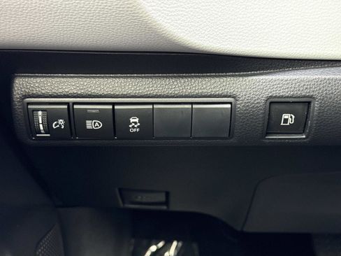 Used 2025 Toyota Corolla SE image 12