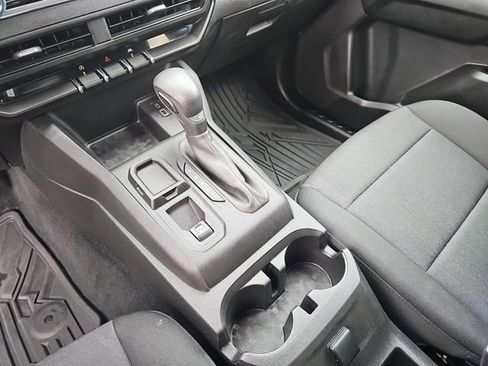 Used 2024 Chevrolet Colorado W/T RWD image 27