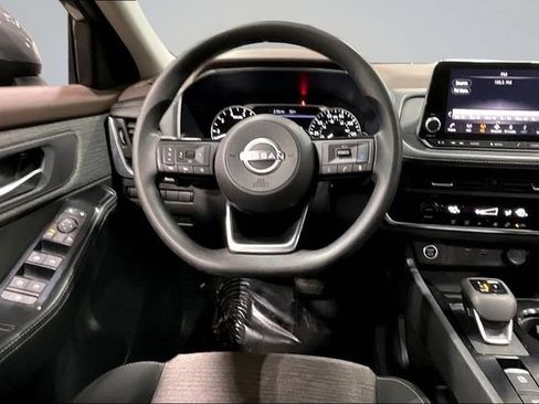 Used 2023 Nissan Rogue SV FWD image 5