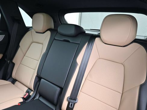 Certified 2026 Porsche Cayenne AWD/4WD image 6