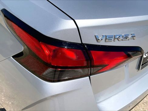 Used 2024 Nissan Versa S FWD image 28