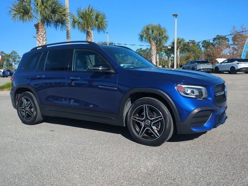 Used 2020 Mercedes-Benz GLB 250 w/ AMG Line image 3