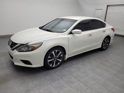 Used 2016 Nissan Altima 2.5 SR FWD image 2