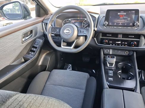 Certified 2023 Nissan Rogue SV FWD image 10