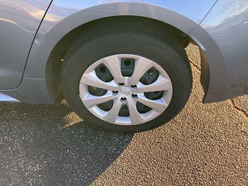Used 2025 Toyota Corolla LE image 27