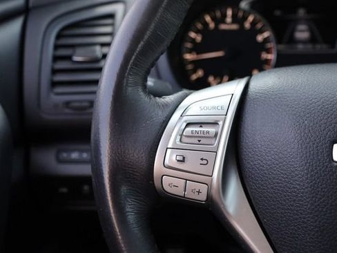 Used 2018 Nissan Altima 2.5 SV FWD image 11