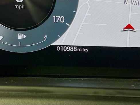 Used 2025 Land Rover Range Rover Velar Dynamic SE image 12