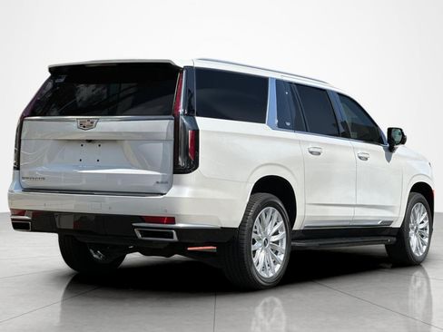 Used 2024 Cadillac Escalade ESV Luxury RWD image 5