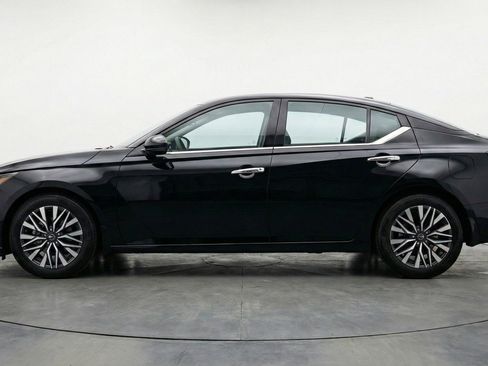 Used 2025 Nissan Altima 2.5 SV FWD image 5