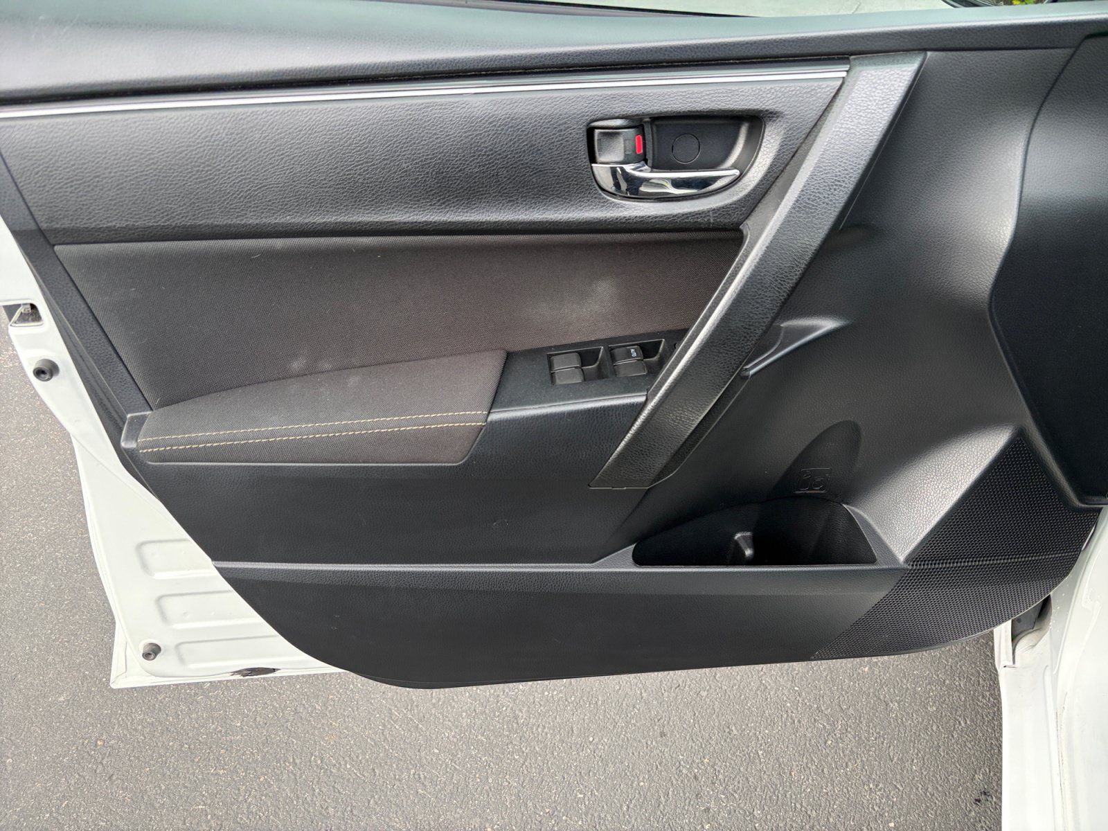 Used 2019 Toyota Corolla LE FWD image 9