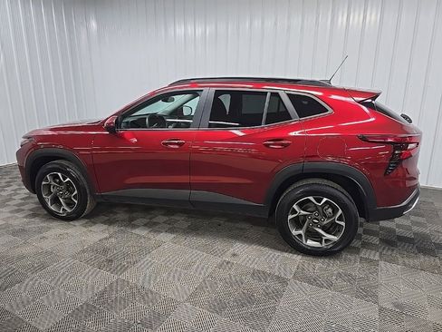 Used 2024 Chevrolet Trax LT w/ Sunroof Package image 4