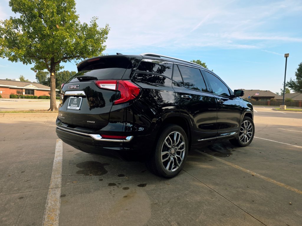 Used 2024 GMC Terrain Denali w/ Denali Premium Package AWD/4WD image 19