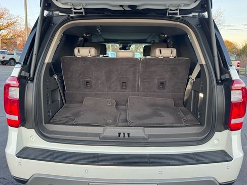 Used 2021 Ford Expedition XLT image 15