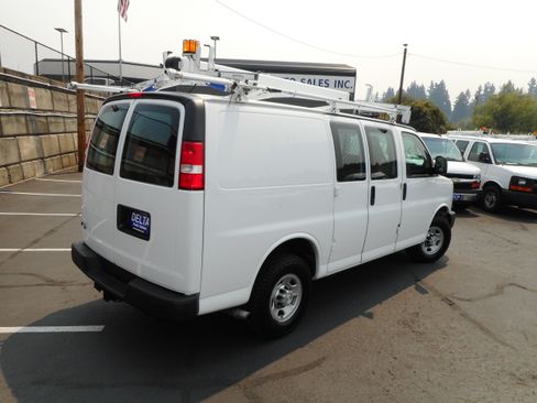 Used 2016 Chevrolet Express 2500 w/ Cold Climate Package RWD image 13