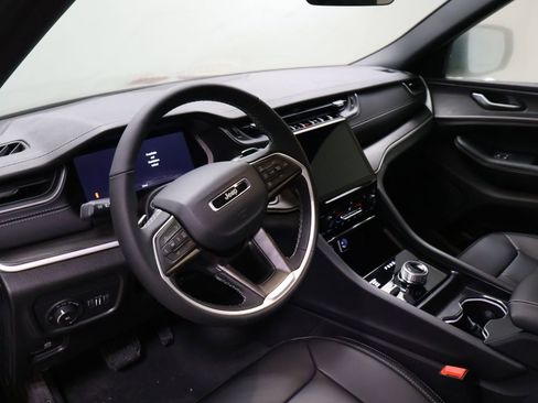 New 2025 Jeep Grand Cherokee Limited w/ Black Appearance Package image 23