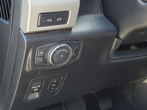 Used 2019 Ford F150 Lariat w/ Equipment Group 502A Luxury AWD/4WD image 9