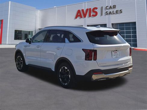 Used 2024 Kia Sorento S image 9