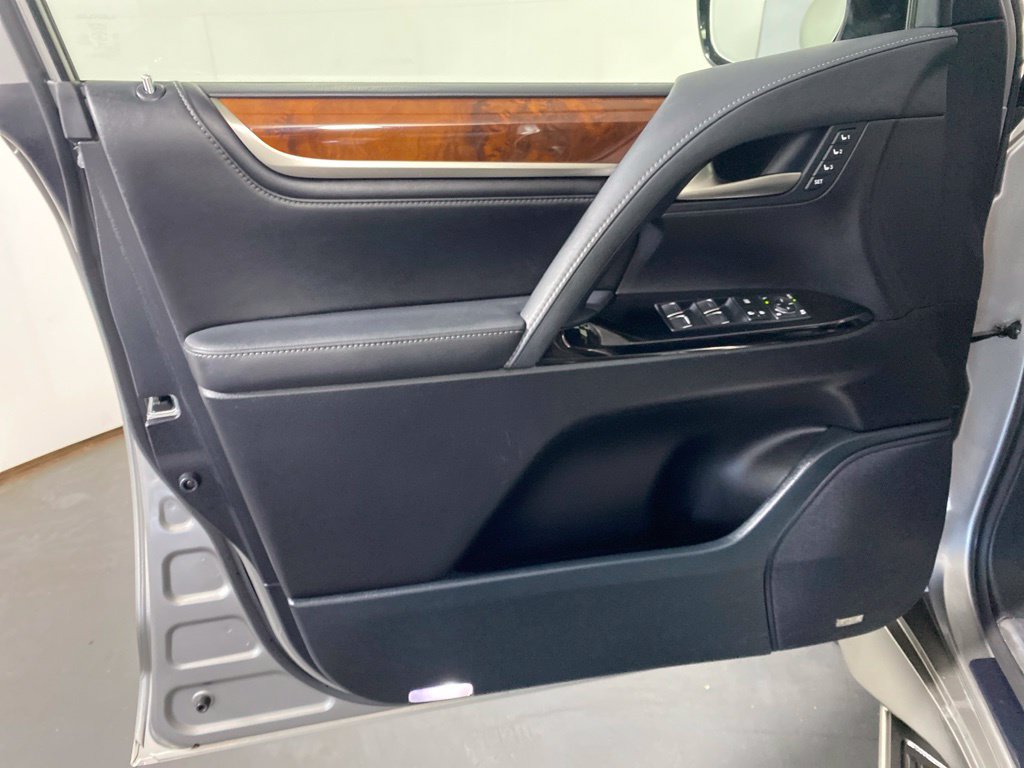 Used 2021 Lexus LX 570 4WD w/ Luxury Package image 25