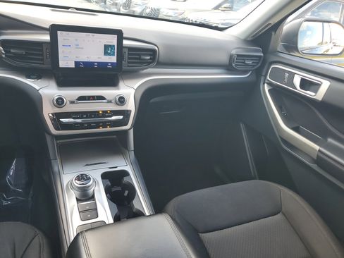 Used 2023 Ford Explorer XLT image 19