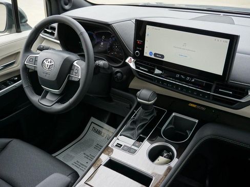 Used 2026 Toyota Sienna Limited FWD image 40