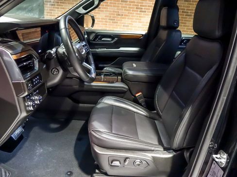 Used 2025 GMC Yukon Denali image 12