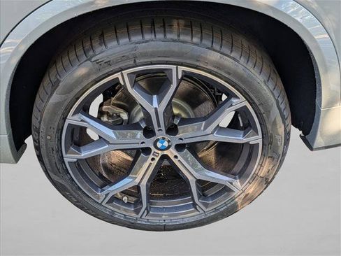 New 2026 BMW X5 xDrive40i w/ M Sport Package AWD/4WD image 18