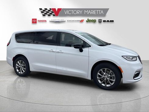 New 2026 Chrysler Pacifica Select image 7