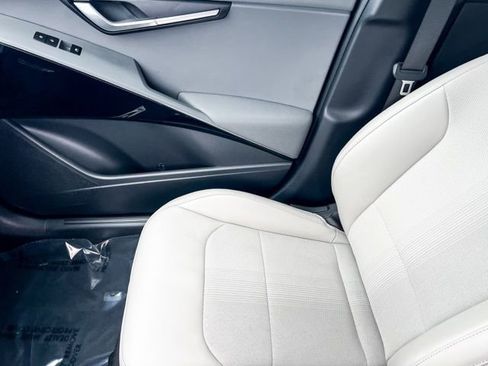 Certified 2024 Kia Niro EX image 17