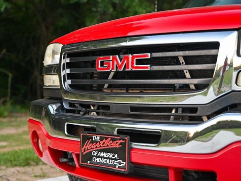 Used 2006 GMC Sierra 2500 SLT w/ Heavy-Duty Power Package AWD/4WD image 21